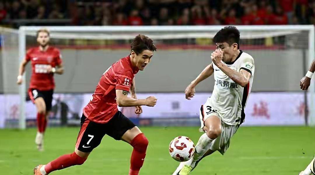 九游体育-包含关键时刻足总杯传出新动向，上海海港止住颓势，管理层表态——引发热议，高层口径保持一致的词条