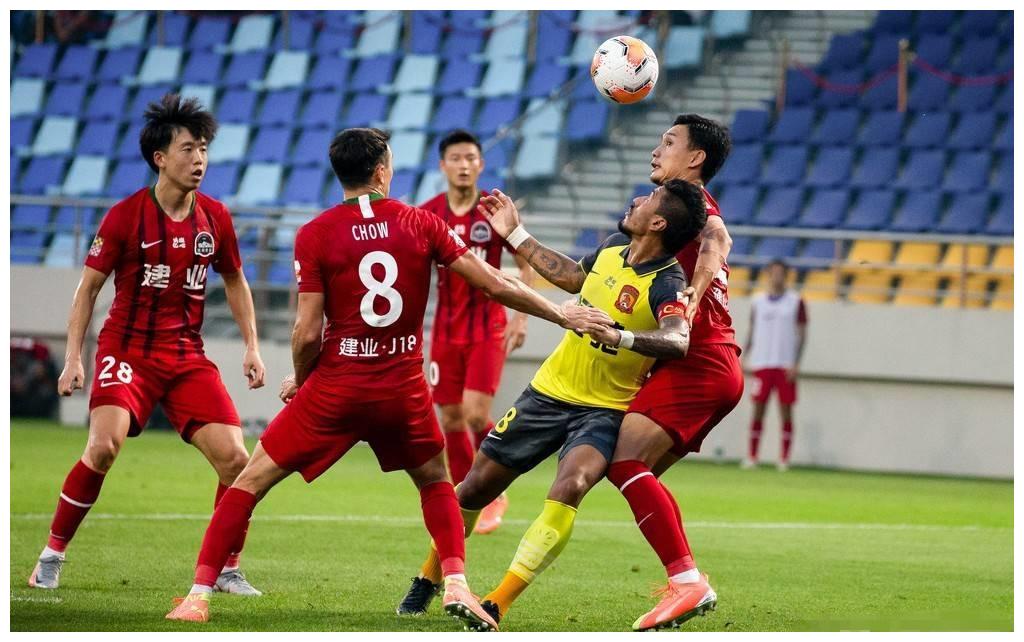 国际比赛日体能课后;新疆广汇刷新队史纪录备战中超;底气十足;阵容厚度经受考验的简单介绍 国际比赛日体能课后;新疆广汇刷新队史纪录备战中超;底气十足;阵容厚度经受考验的简单介绍